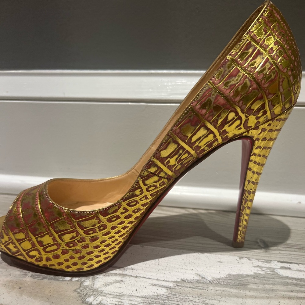 Christian Louboutin Crocodile Very Prive Pumps size 39.5